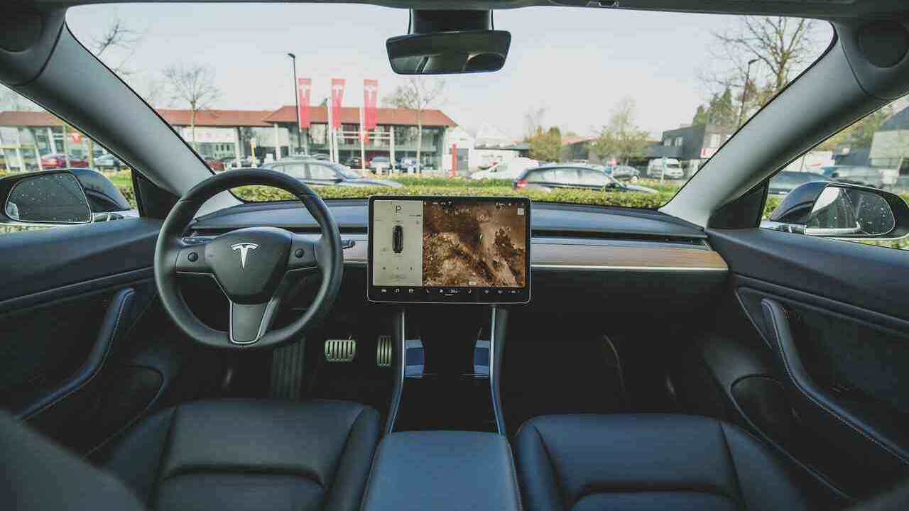 Órgão dos EUA amplia investigação sobre o sistema de direção autônoma da Tesla