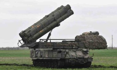 Sistema de defesa aérea russo Buk-M3 é visto nos Estados Unidos