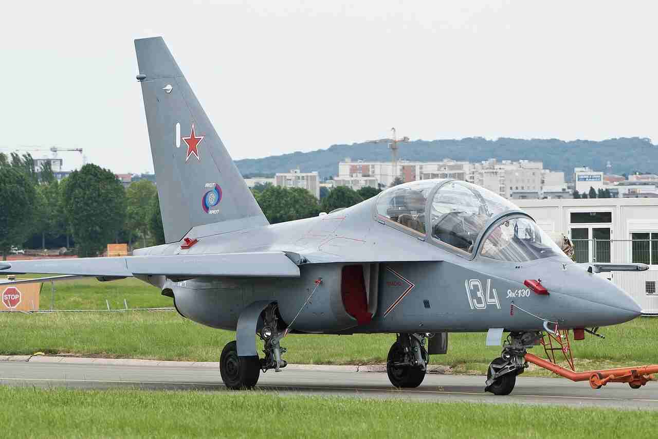 L’Iran déploie des jets Yak-130 pour des patrouilles de drones au-dessus de Téhéran