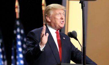 Trump diz que aumento do petróleo é um “preço muito pequeno” a pagar pela paz