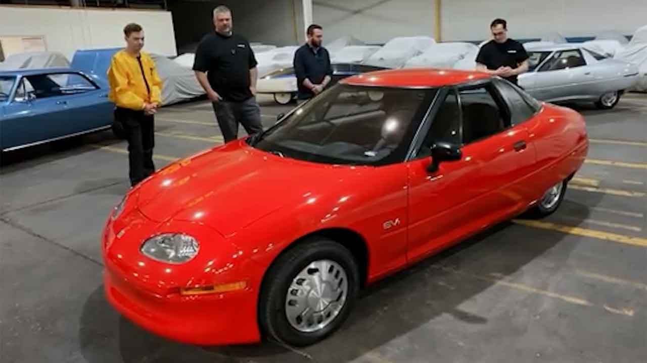 Elfeledett GM EV1 kerül aukcióra egy raktárból – több mint 100 ezer dollárért kelt el. Fotó: Reprodução Youtube