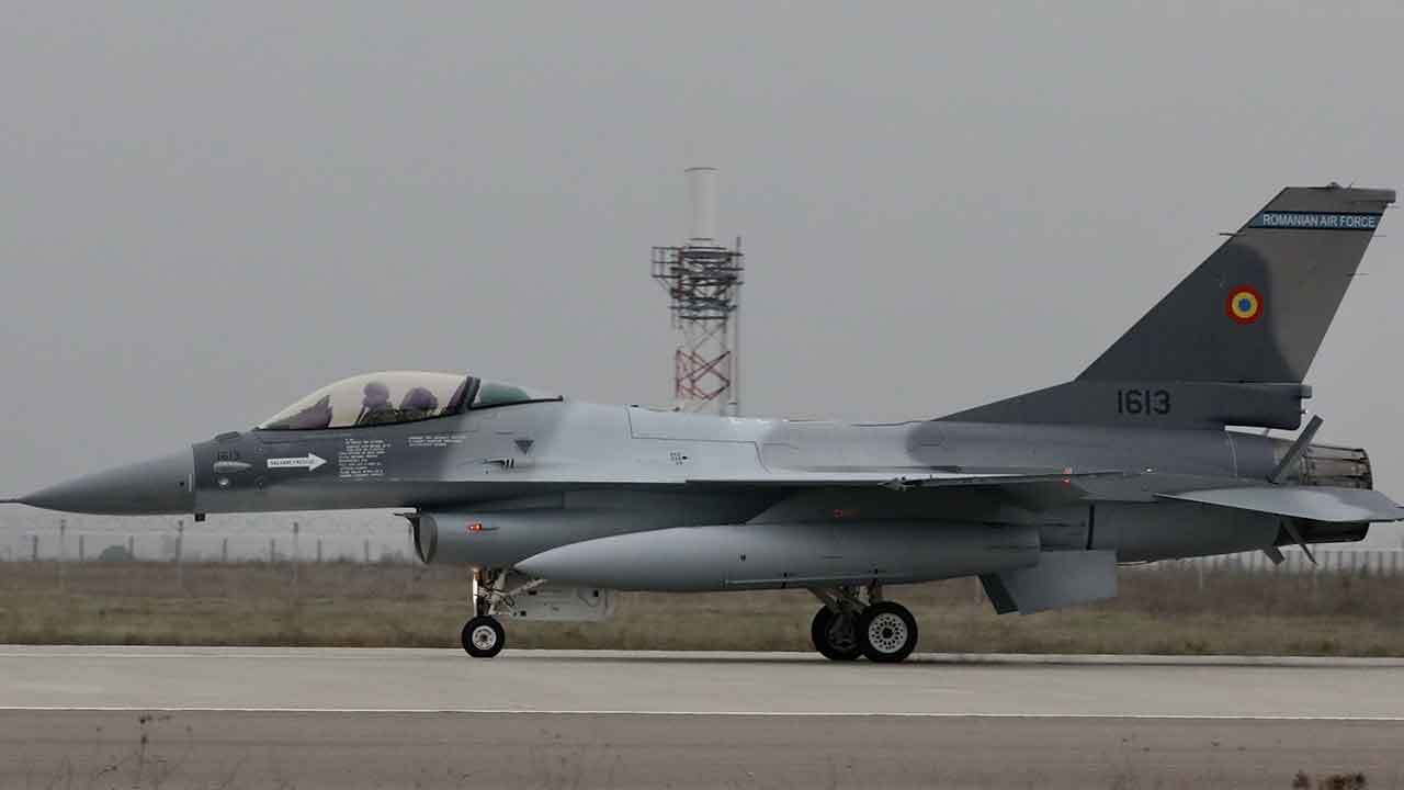 Chasseur F-16 de l’armée de l’air roumaine. Photo : Wikimedia