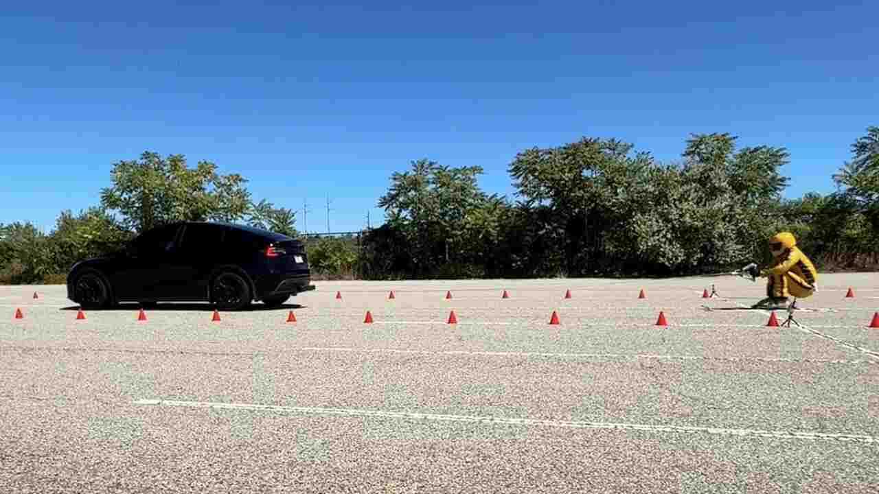 Ehemaliger Pilot der US-Luftwaffe bricht Weltrekord beim Skifahren auf Asphalt mit 110 km/h