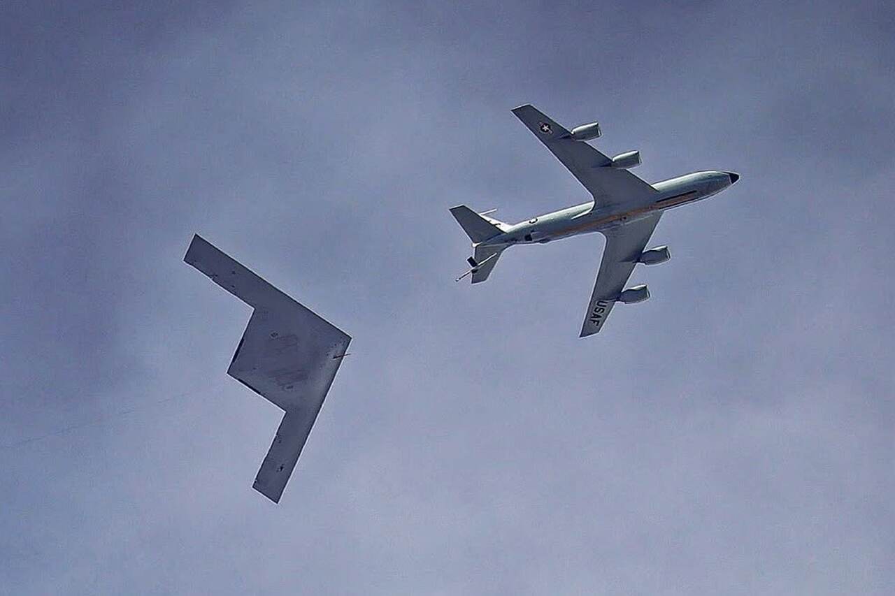 A B-21 Raider bombázót először látták légi utántöltést végrehajtani