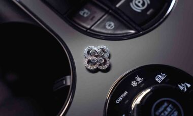 Bentley aposta em parceria com joalheria de luxo para personalizar seus carros. Foto: Bentley