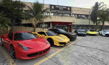 Polícia apreende 14 carros de luxo em operação no Brasil