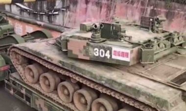 Tanques Type 96A equipados com sistema de proteção ativa são avistados na China