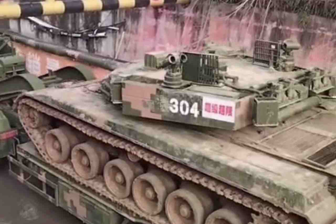 Tanques Type 96A equipados com sistema de proteção ativa são avistados na China