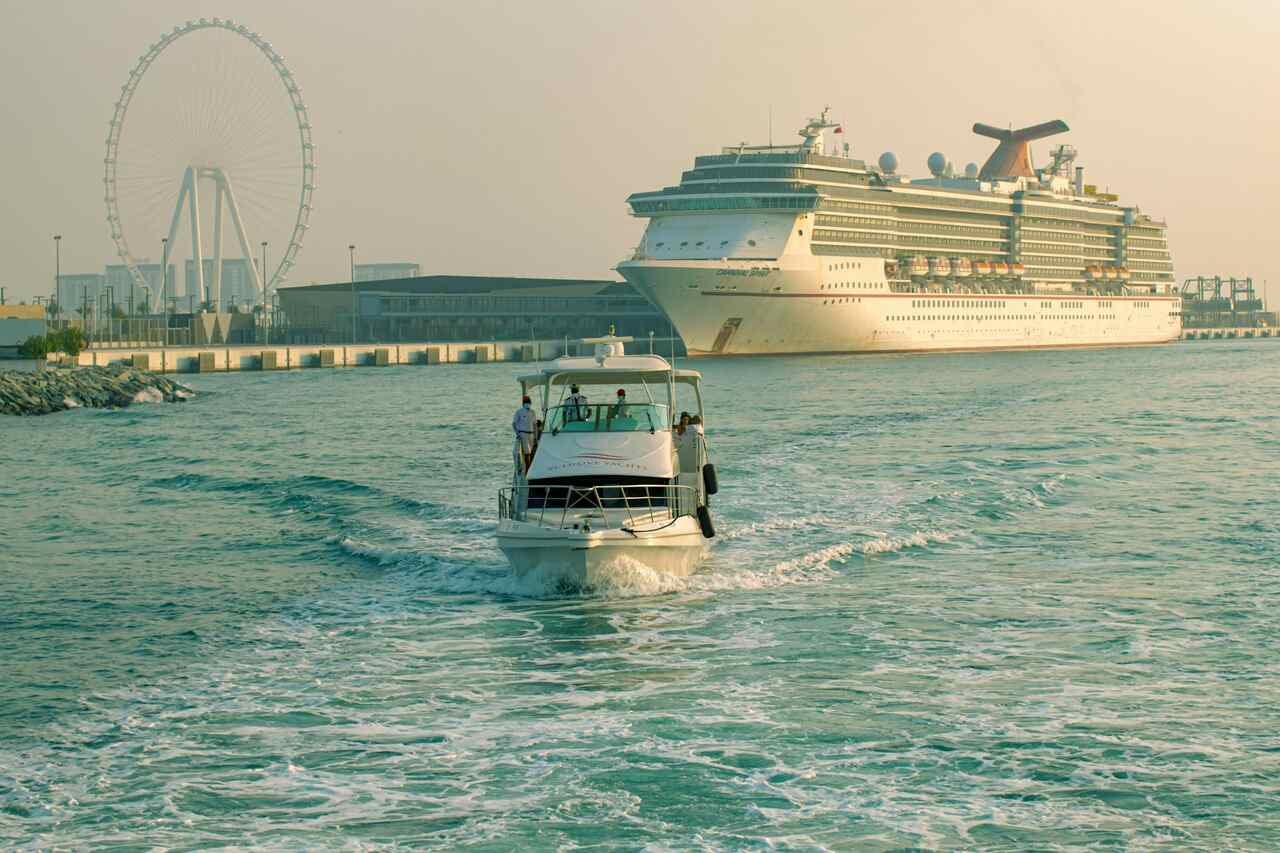 Britons stranded on cruise in Dubai "dance around the pool" while drones fly over the ship