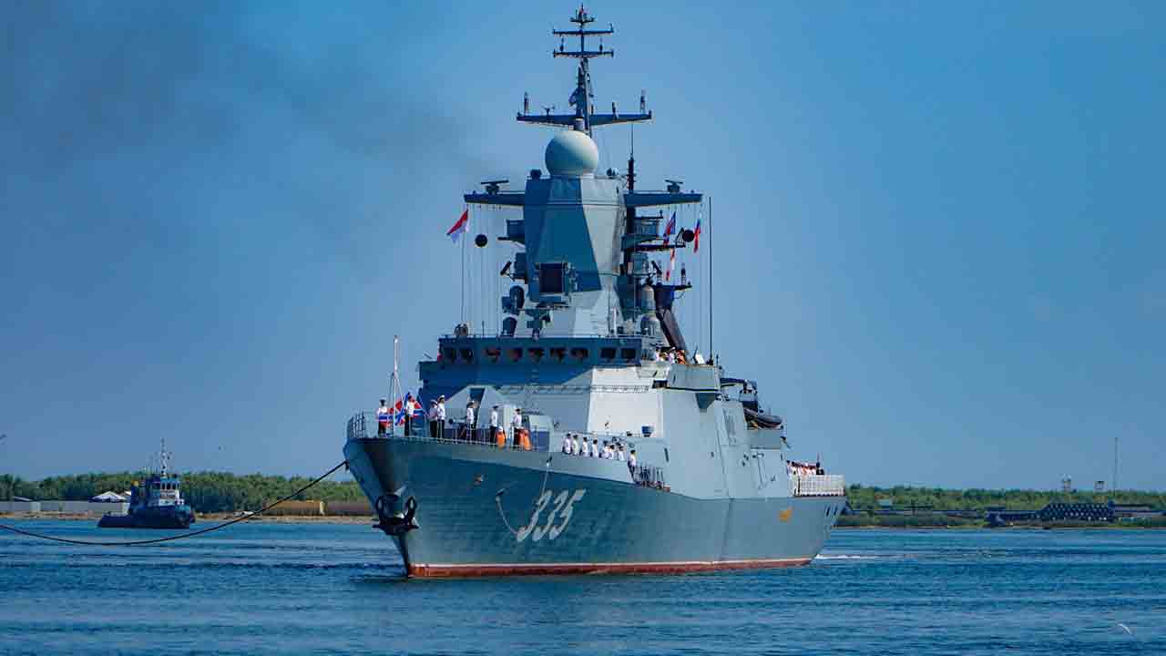 Rusia envía corbeta, submarino y remolcador a Yakarta para ejercicios navales. X @RusEmbJakarta