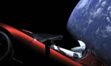 Veja onde está o carro da Tesla que foi lançado ao espaço em 2018