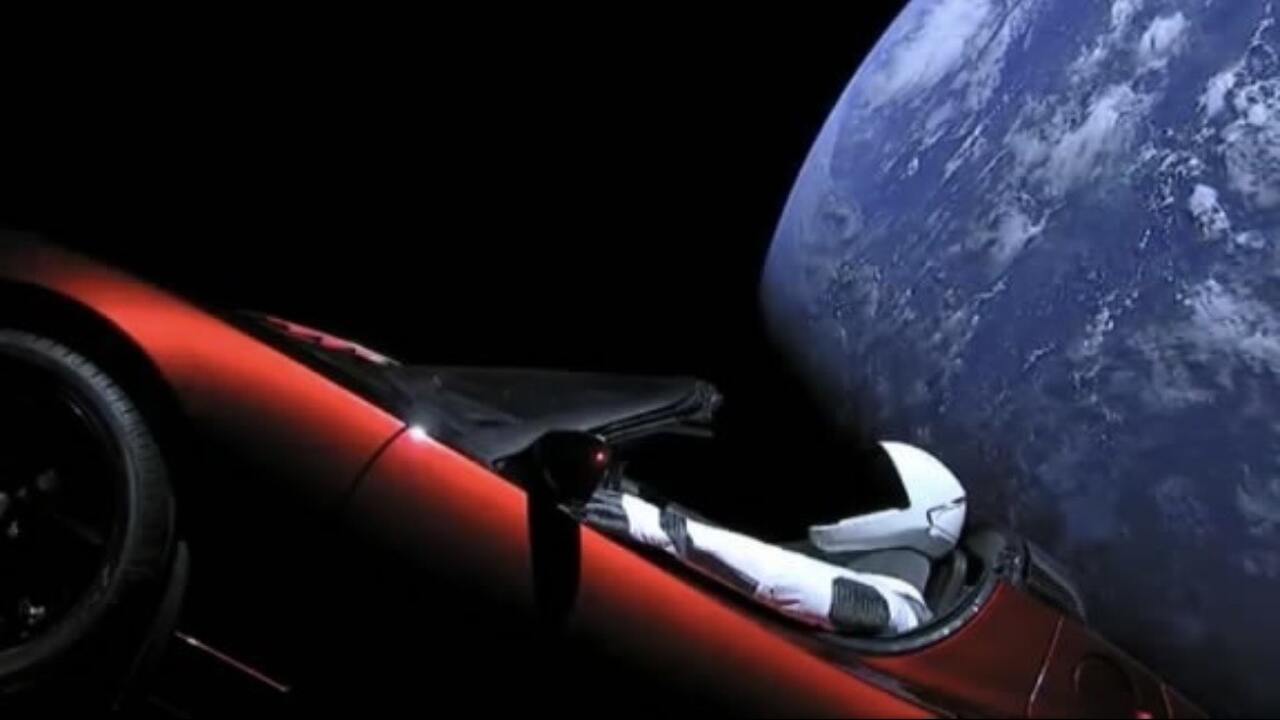 Sehen Sie, wo sich das Tesla-Auto befindet, das 2018 ins All geschickt wurde