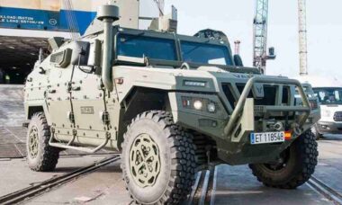 Espanha envia 100 blindados VAMTAC e 5 mísseis Patriot à Ucrânia
