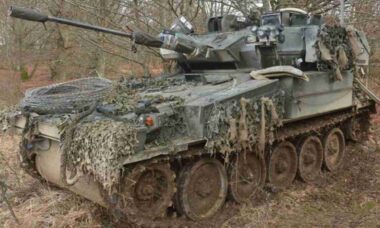 Letônia amplia apoio militar e envia novos blindados CVR(T) à Ucrânia