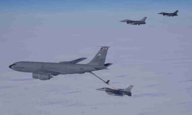 F-16 do NORAD realizam exercício no Alasca e reforçam defesa aérea com guerra eletrônica