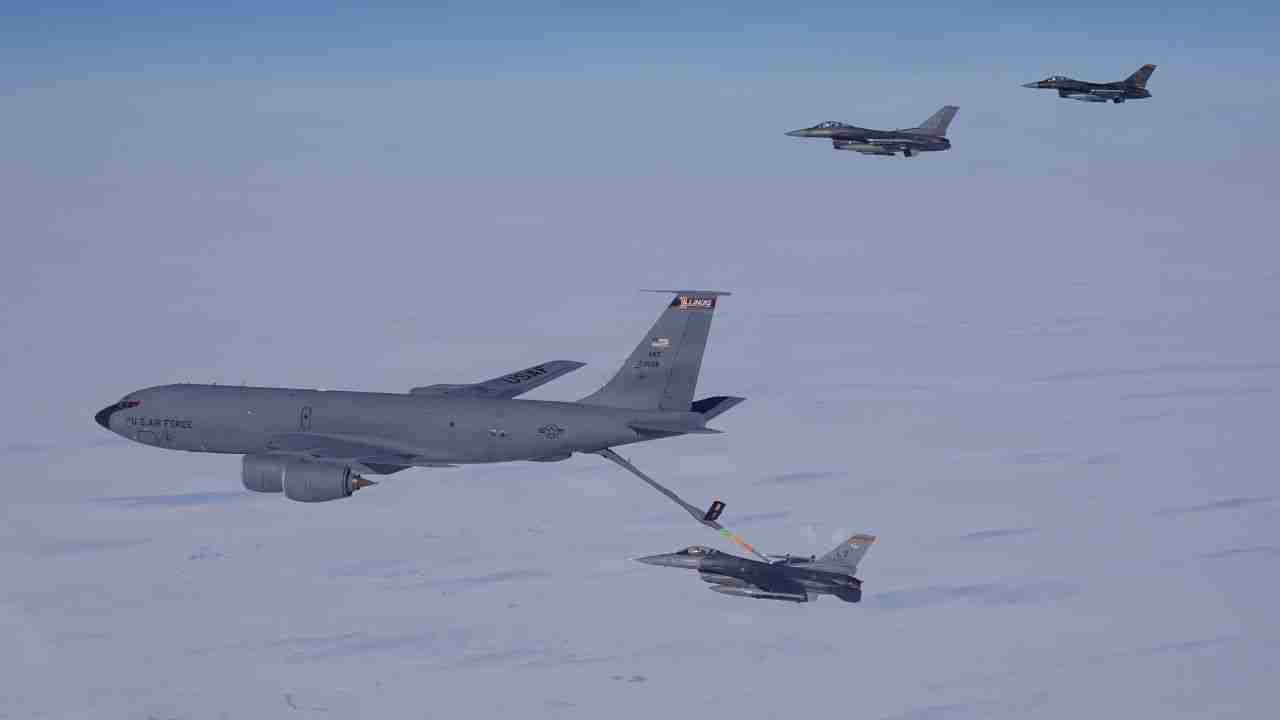 NORAD F-16’s voeren oefening uit in Alaska en versterken luchtverdediging met elektronische oorlogsvoering
