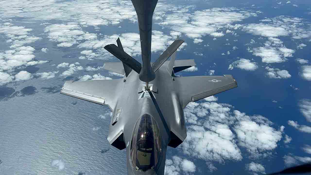 Força Aérea do Chile reabastece caças F-35 da USAF em voo pela primeira vez. Foto: X @FACh_Chile, @Southcom