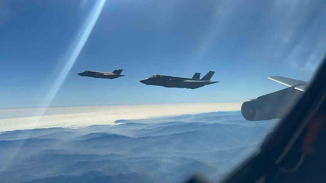 Força Aérea do Chile reabastece caças F-35 da USAF em voo pela primeira vez. Foto: X @FACh_Chile, @Southcom