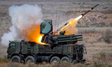 Belarus fornece 18 chassis blindados para reforçar sistema Pantsir da Rússia