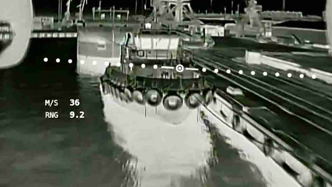 Ukraina bruker droner for å ødelegge russisk slepebåt i havn under Moskvas kontroll