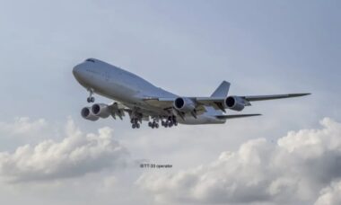 Boeing 747-8i do Catar, oferecido a Trump como Air Force One interino, realiza voos de teste