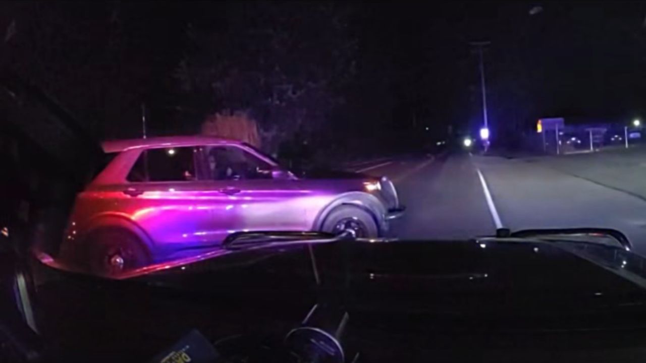 Criminoso reincidente é preso conduzir polícia em perseguição insana; veja o vídeo