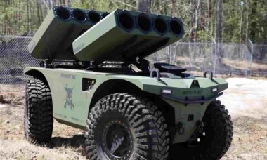 Textron apresenta robô de combate RIPSAW M1 na Marine Expo