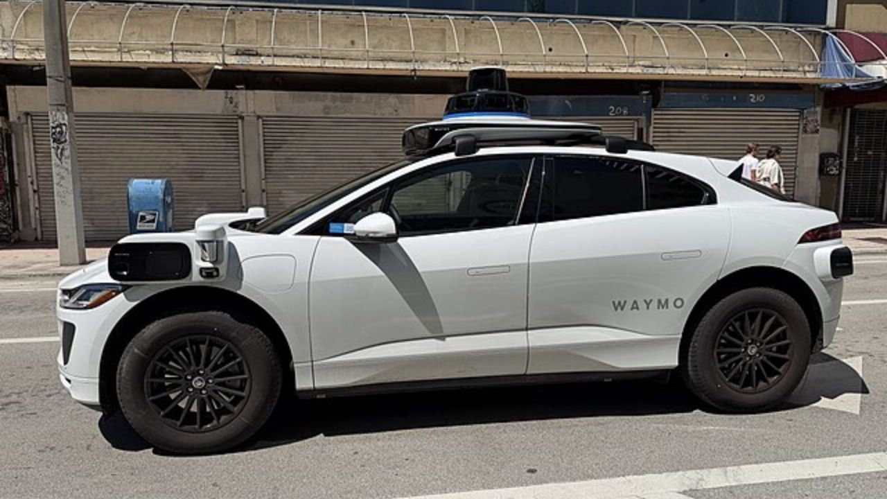 휴스턴 초기 테스트 중 Waymo 로보택시 사고 발생