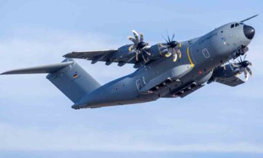 A400M . Foto: Defesa Airbus X @AirbusDefence