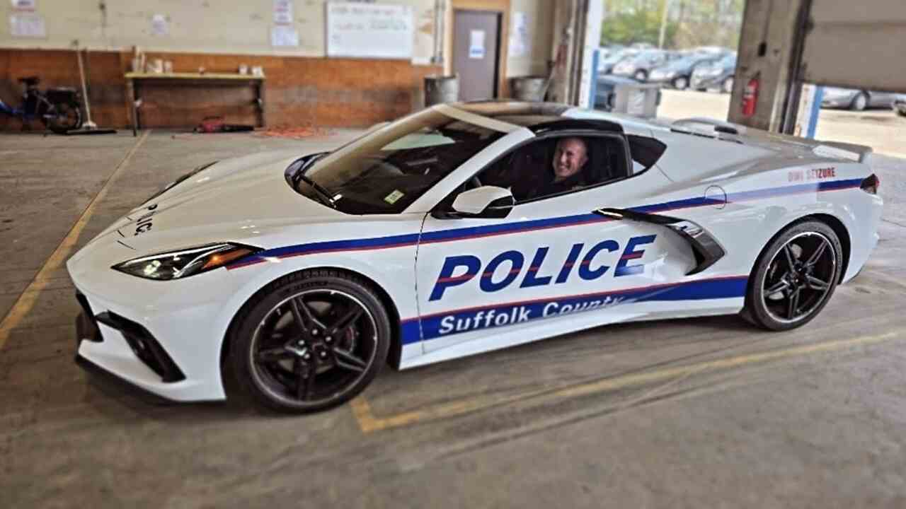 Polícia de Long Island integra Corvette Stingray em sua frota de viaturas