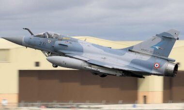 França pressiona Grécia a transferir Mirage 2000-5s para a Ucrânia