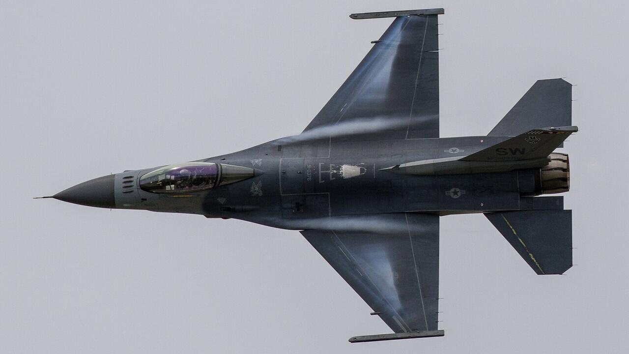 Peru står overfor en politisk krise etter å ha inngått avtale om anskaffelse av F-16 jagerfly