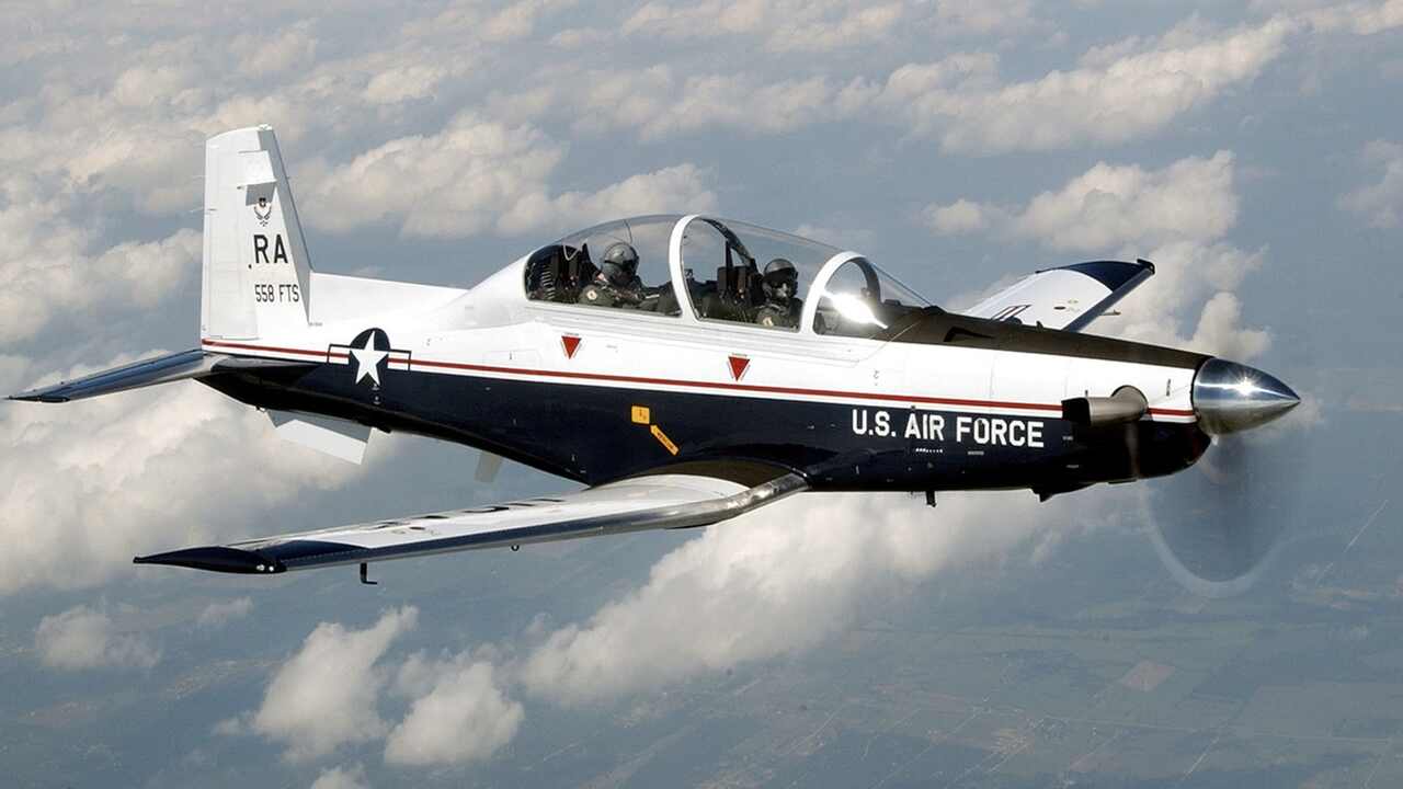A Textron 150 millió dolláros szerződést kapott a T-6 Texan II flotta támogatására