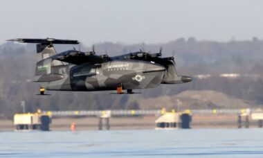 Regent Squire, futuro drone de vigilância da Marinha dos EUA, faz primeiro voo de teste