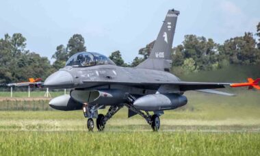 F-16. X @MinDefensa_Ar