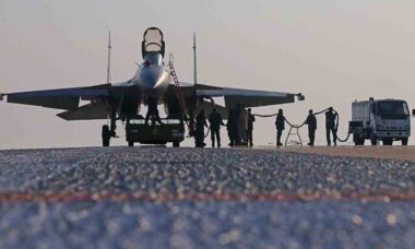 Aviação Naval da China realiza treinamento de voo com foco em ataque e defesa. Instagram @chinanavyofficial