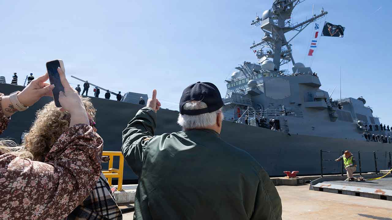 USS Harvey C. Barnum Jr. (DDG 124). 写真：U.S. Navy