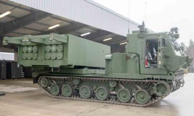 Lançador de foguetes M270A2. U.S. Army