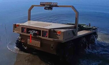 UGV ucraniano Mamont leva 700 kg por 100 km e reduz riscos na linha de frente (Facebook - ARMOLAB)