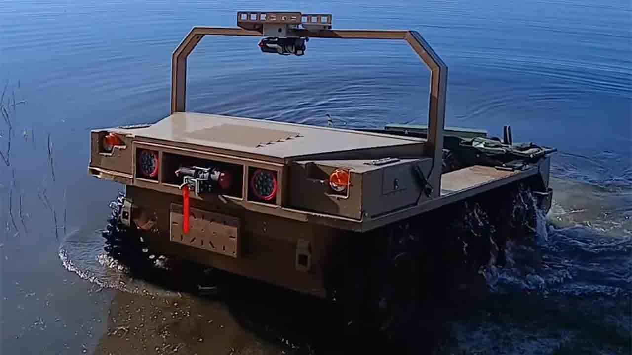 Ukrainian Mamont UGV carries 700 kg for 100 km and reduces risks on the front line (Facebook - ARMOLAB)