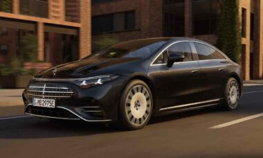 Mercedes EQS atualizado quebra recorde de carro elétrico com maior autonomia do mundo