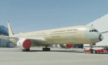 Qantas Airlines integra avião capaz de fazer voos de 22 horas sem escalas