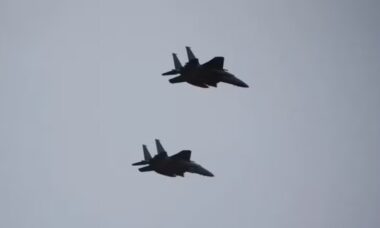 Caças sul-coreanos colidem durante voo enquanto pilotos tiravam fotos