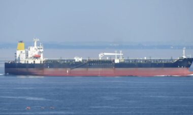 Suécia detém navio petroleiro da “Frota das Sombras” da Rússia