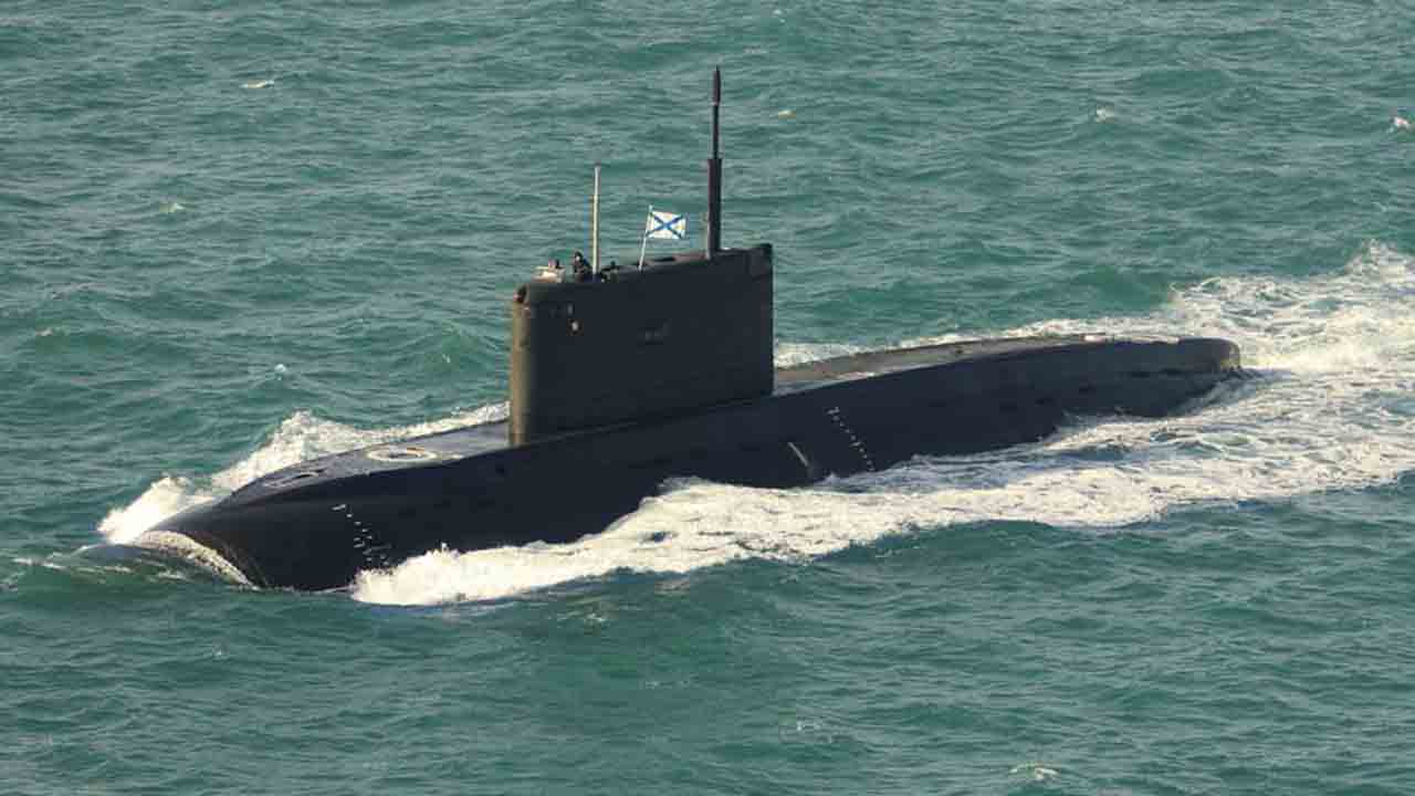 Ubåden Krasnodar af Kilo-klassen. Foto: Royal Navy