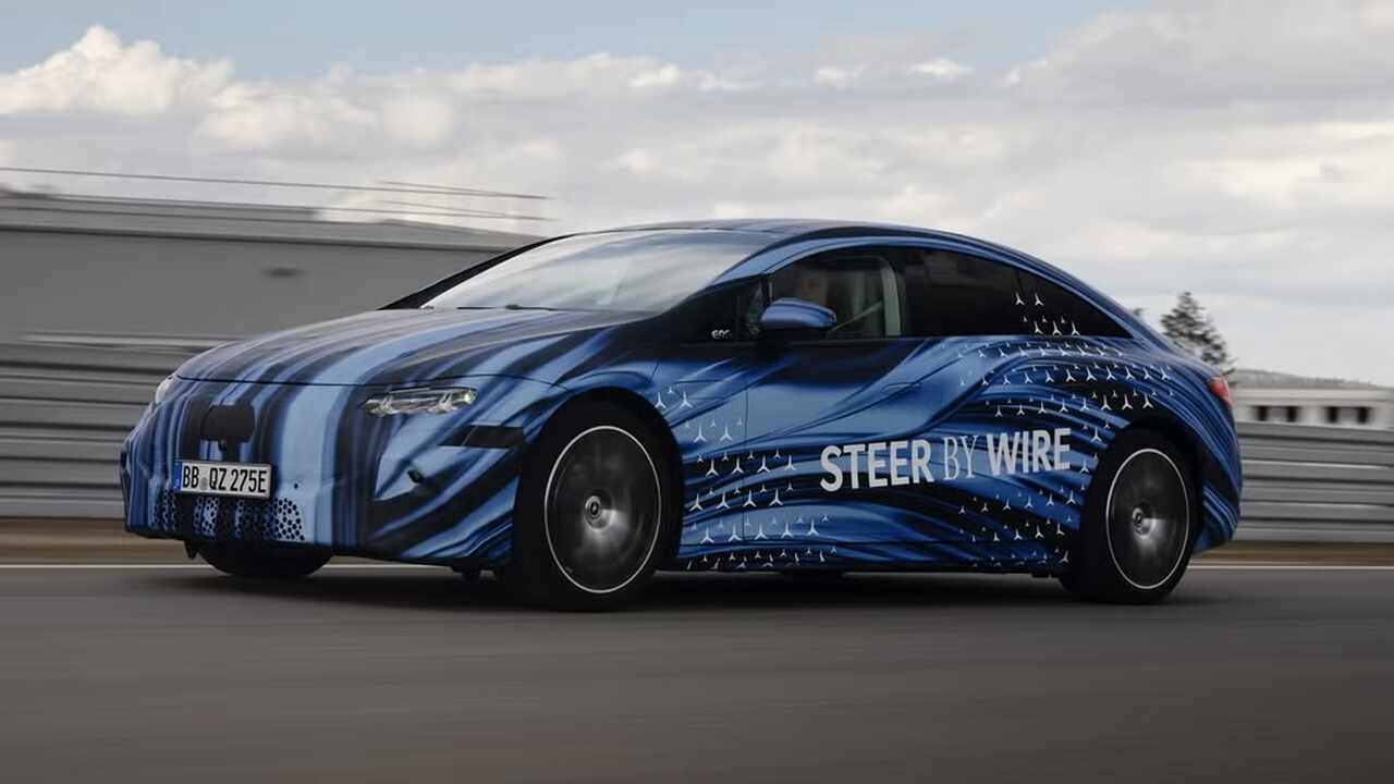 Mercedes-Benz EQS 2026 introduceert nieuw steer-by-wire-systeem en stuur in joystick-stijl