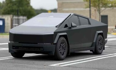 Empresas de Elon Musk compraram mais de 1.000 Cybertrucks para impulsionar as vendas da Tesla