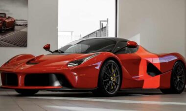 Ferrari deixa fãs de queixo caído após revelar preço de seu primeiro carro elétrico
