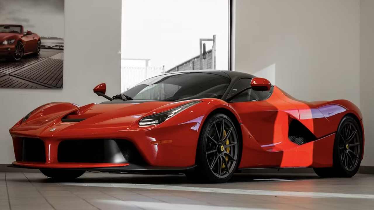フェラーリ、初の電気自動車の価格発表でファンを驚かせる