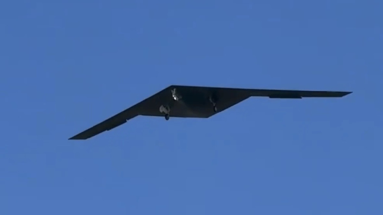 Video’s tonen nieuwe stealth-drone RQ-180 boven Griekenland